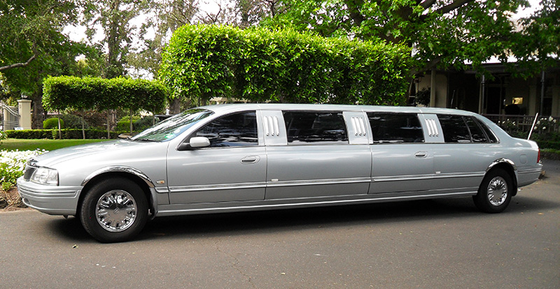 Ford limousine Canberra tours